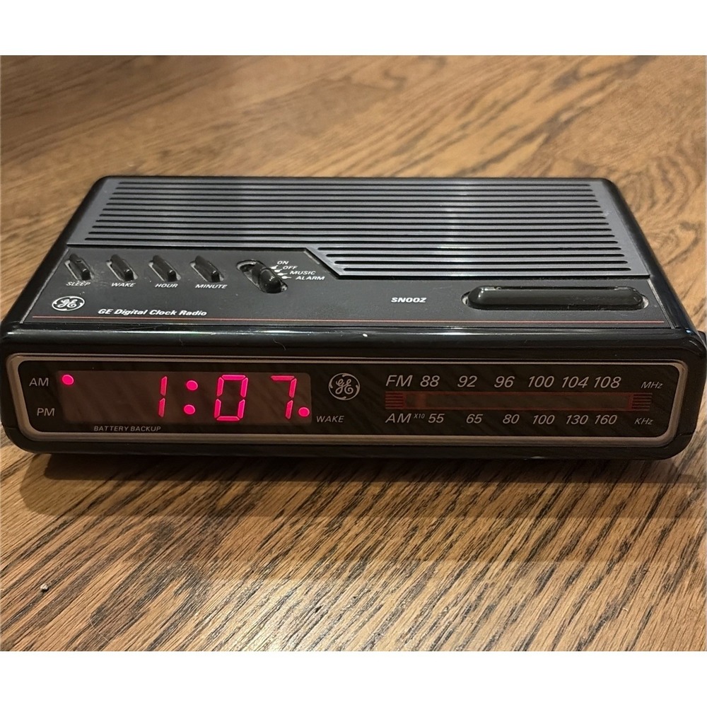 Vintage GE Clock Radio Alarm 7-4612BKB General Electric Black Tested Works*
